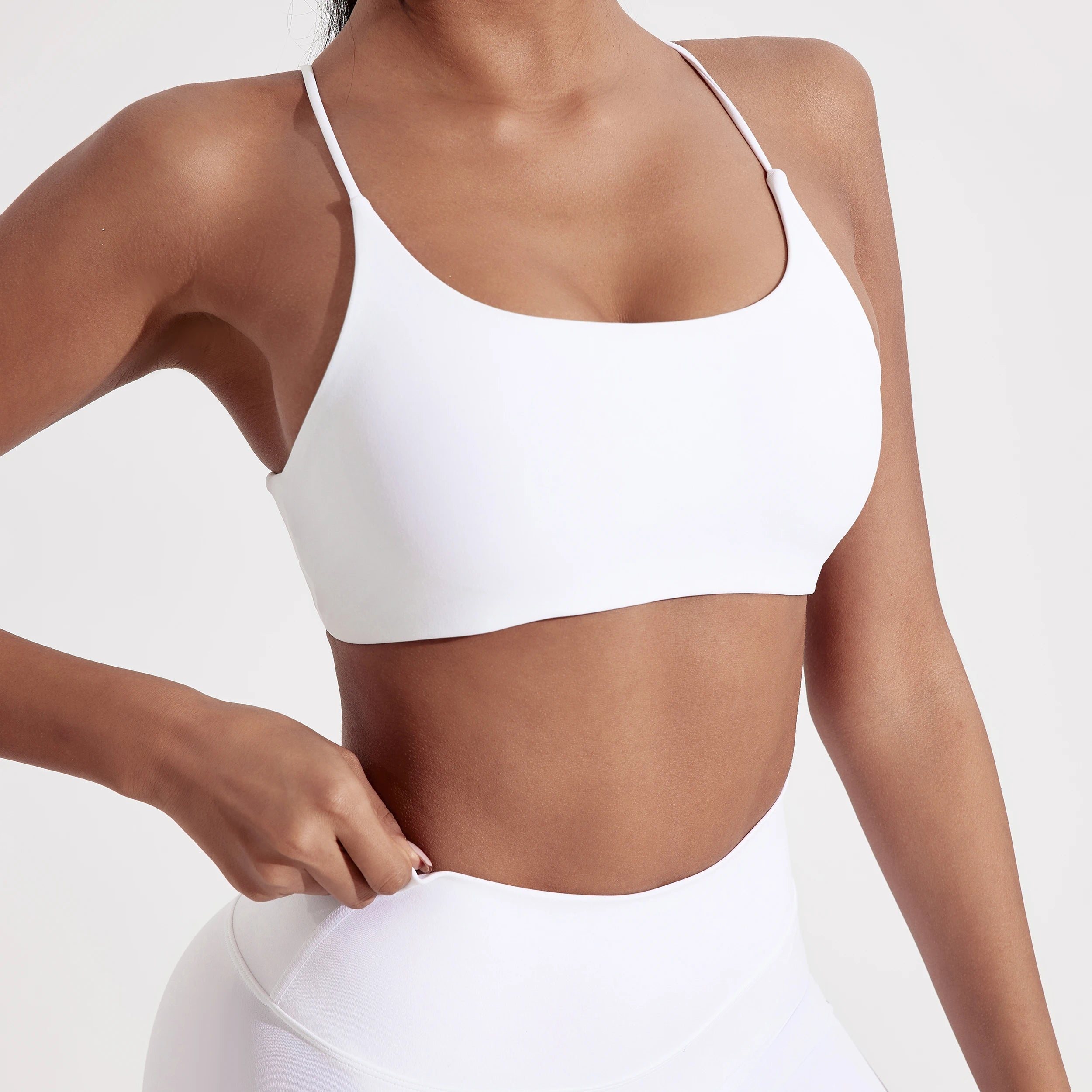Women's Cross Back Sports Bra: Solid Color Fitness Top for Yoga
