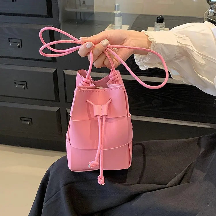 Small Woven Bucket Bag – Drawstring Designer Shoulder Handbag for Women