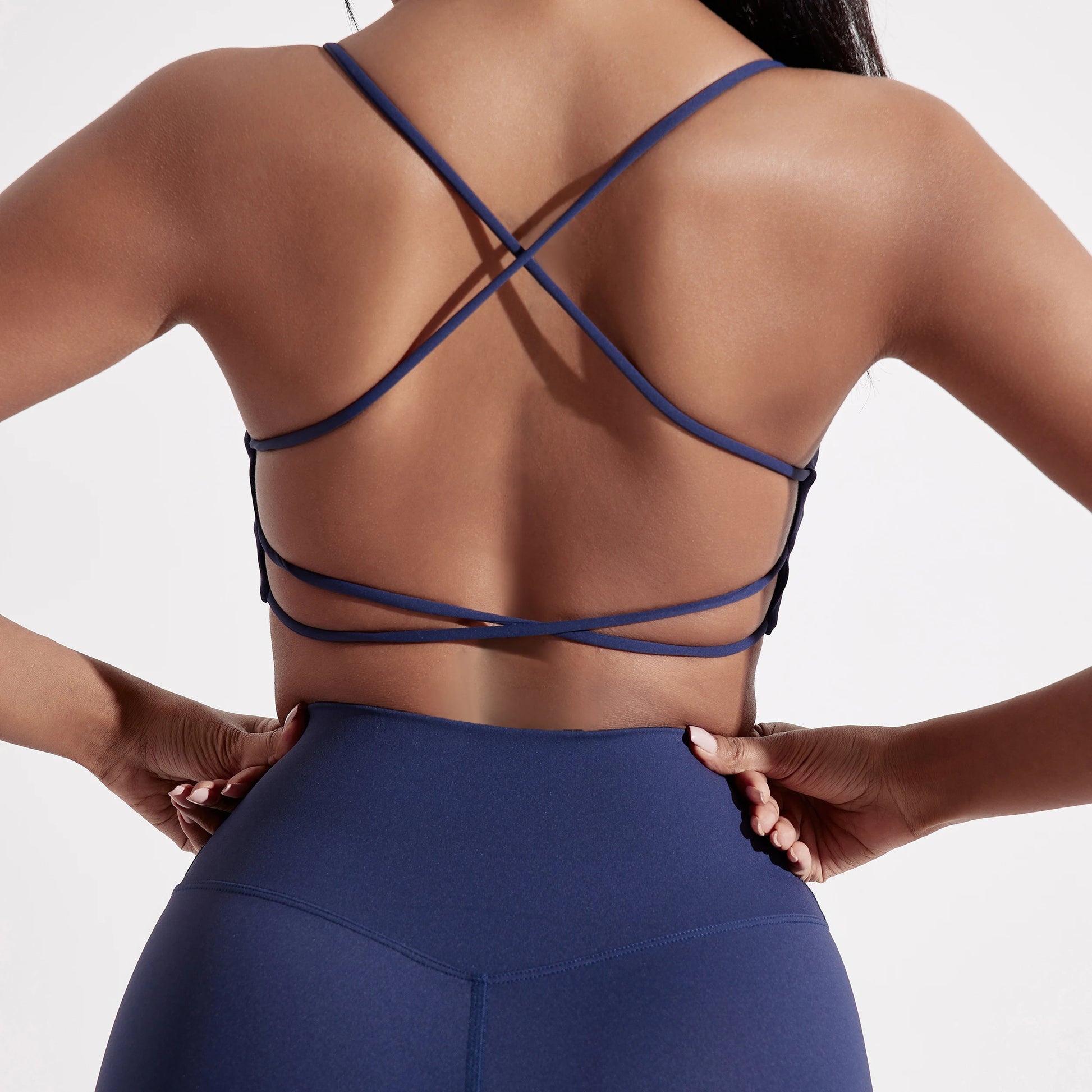 Women's Cross Back Sports Bra: Solid Color Fitness Top for Yoga