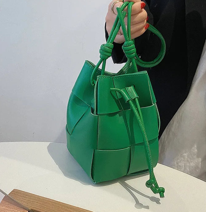 Small Woven Bucket Bag – Drawstring Designer Shoulder Handbag for Women
