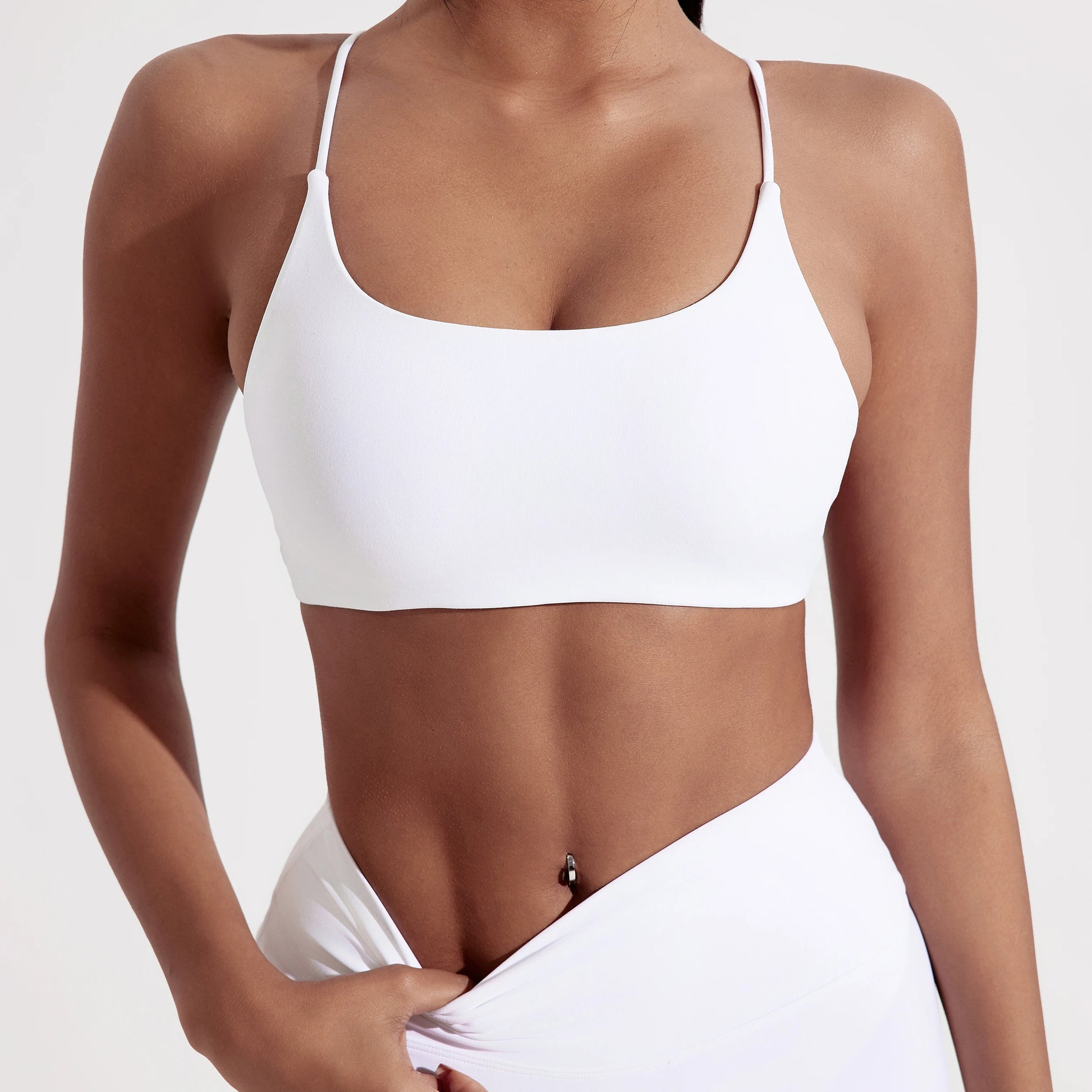 Women's Cross Back Sports Bra: Solid Color Fitness Top for Yoga