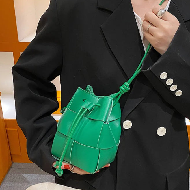 Small Woven Bucket Bag – Drawstring Designer Shoulder Handbag for Women