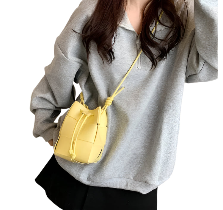 Small Woven Bucket Bag – Drawstring Designer Shoulder Handbag for Women
