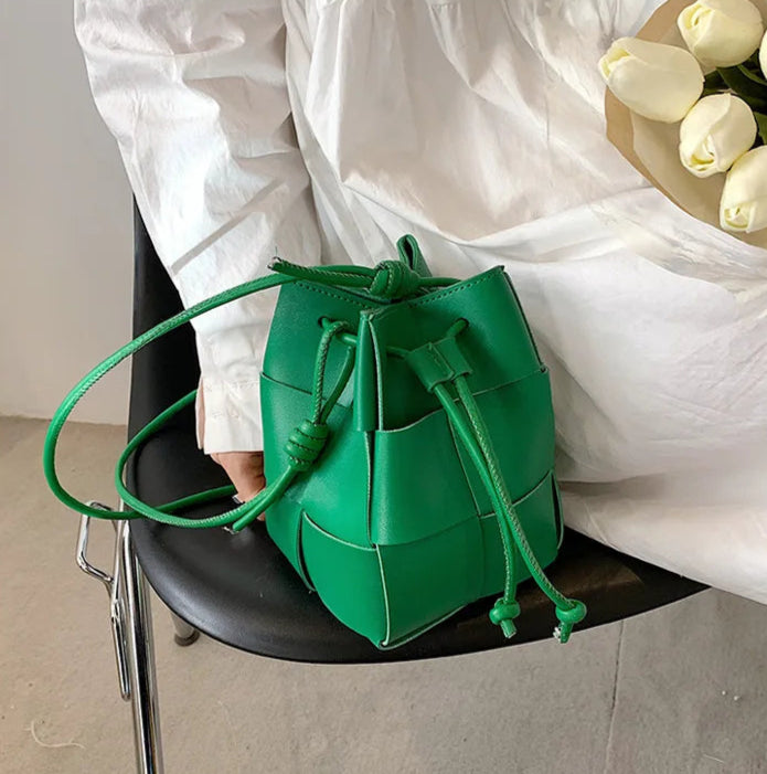 Small Woven Bucket Bag – Drawstring Designer Shoulder Handbag for Women