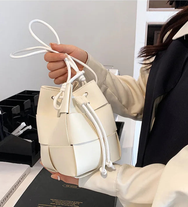 Small Woven Bucket Bag – Drawstring Designer Shoulder Handbag for Women