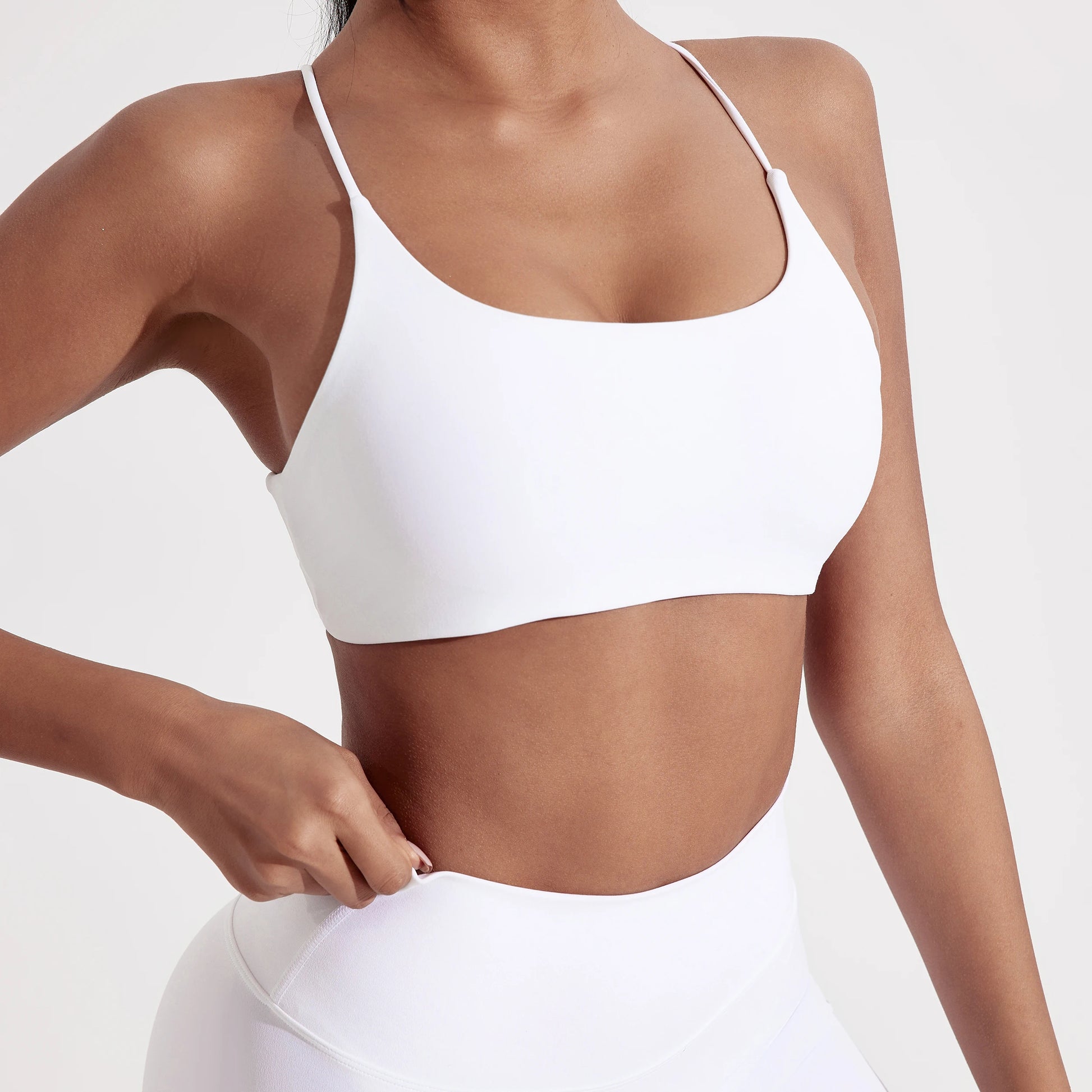 Women's Cross Back Sports Bra: Solid Color Fitness Top for Yoga