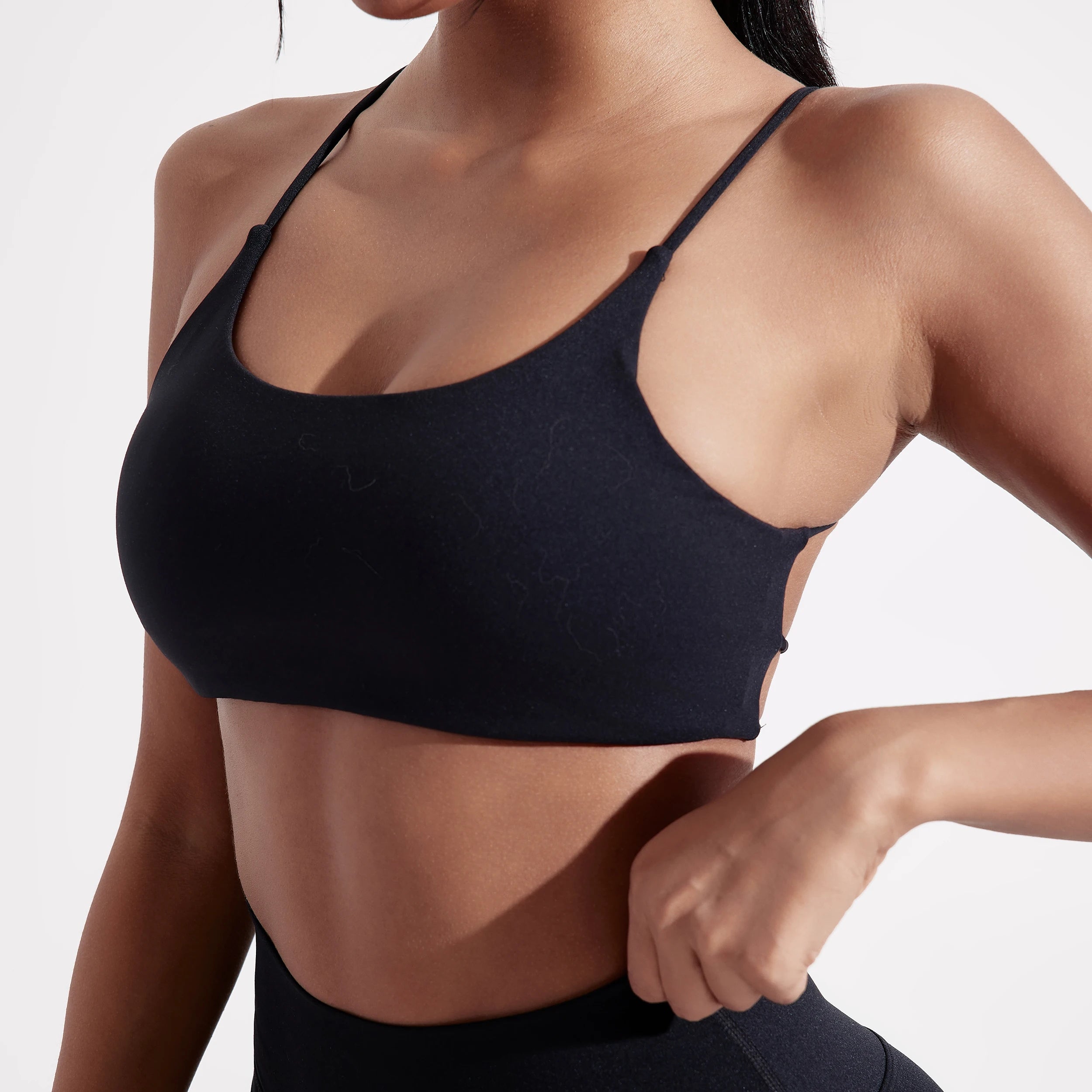 Women's Cross Back Sports Bra: Solid Color Fitness Top for Yoga