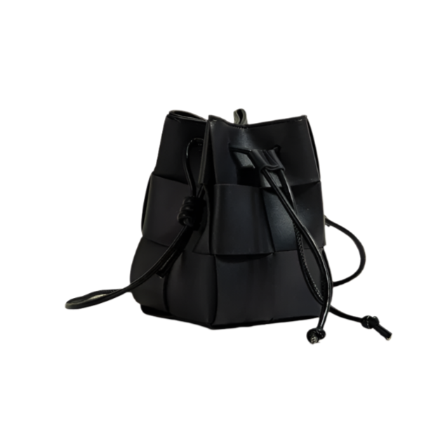 Small Woven Bucket Bag – Drawstring Designer Shoulder Handbag for Women
