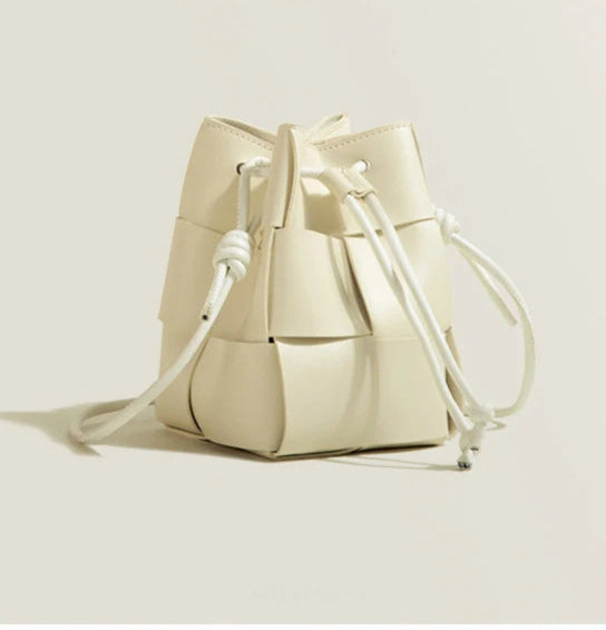Small Woven Bucket Bag – Drawstring Designer Shoulder Handbag for Women
